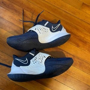 Nike Men's 9 Blue Kyrie Flytrap Sneakers